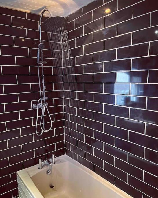 Chester/Handbridge Sleeps 9 + Netflix Hough Green Exterior foto